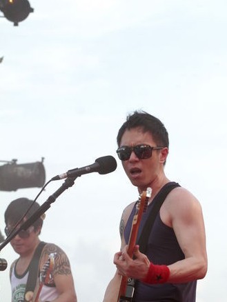 黄贯中称朱茵孕期身体健康