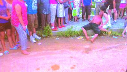 青岛7龄童坠河被水冲走 3路人狂追200米只捞到尸体