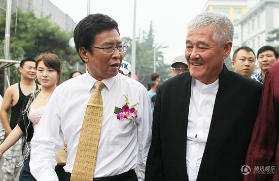 赵本山携赵家班亮相