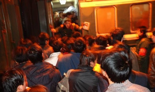 列车上的便衣警察揭秘:身份百变懂黑话 列车上的便衣警察揭秘:身份百变懂黑话