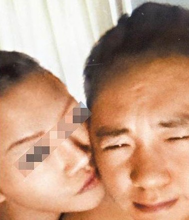 迷奸门再曝艳照案情扑朔:富少女友系通缉犯