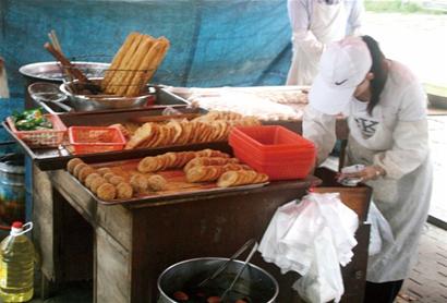 青岛400个绿色早餐点仅剩百处 市民早餐单一价格贵