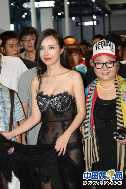 兰州车展“群魔乱舞” 干露露pk湿露露