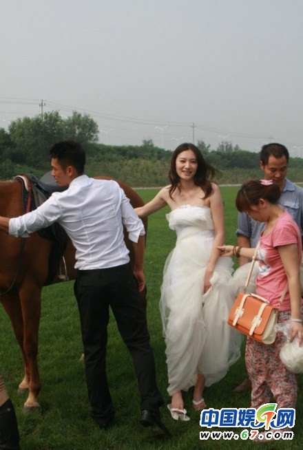 林丹谢杏芳婚纱照拍摄花絮曝光 婚礼正式提上日程