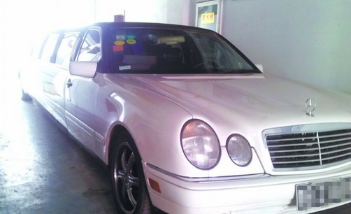 青岛业内人士揭豪华加长婚车 实为报废车改装