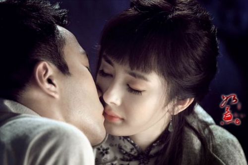 七夕节明星情侣激吻镜头曝光 刘恺威热吻杨幂(