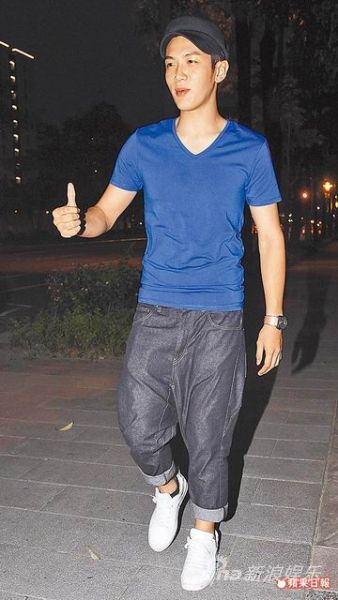 柯震东对于与天后恋情态度坦然