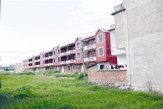 张岗村一组黄某违建的别墅群