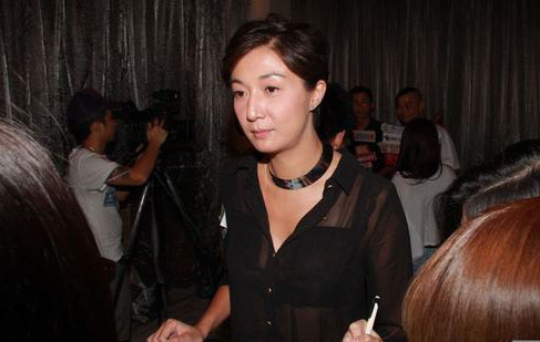 吴绮莉透视装亮相