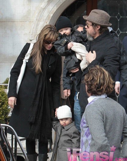 皮特朱莉疯狂情史揭秘 朱莉嗜药滥交曾求枪杀