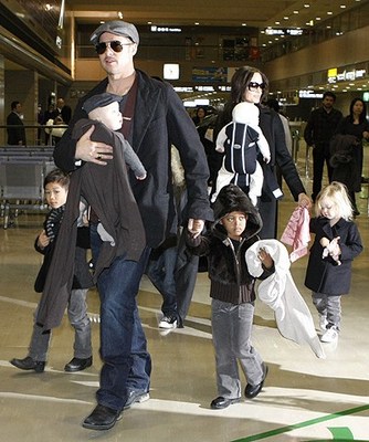 皮特朱莉疯狂情史揭秘 朱莉嗜药滥交曾求枪杀