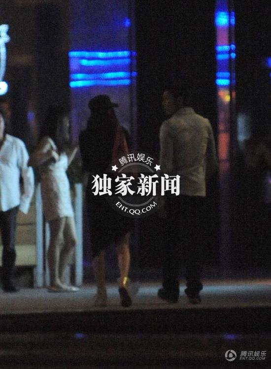 李晨醉酒搂张馨予回香闺