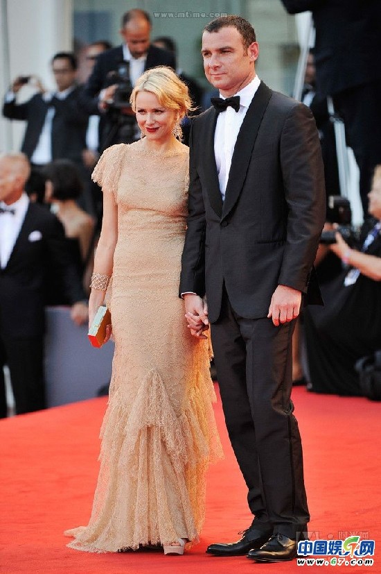 威尼斯电影节红毯秀 女星重口透视华人4型男帅爆全场