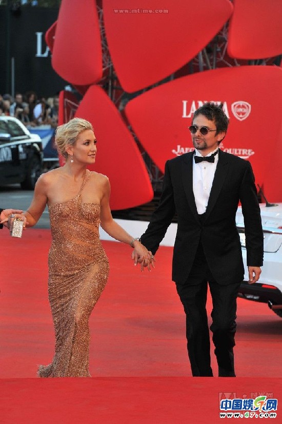 威尼斯电影节红毯秀 女星重口透视华人4型男帅爆全场