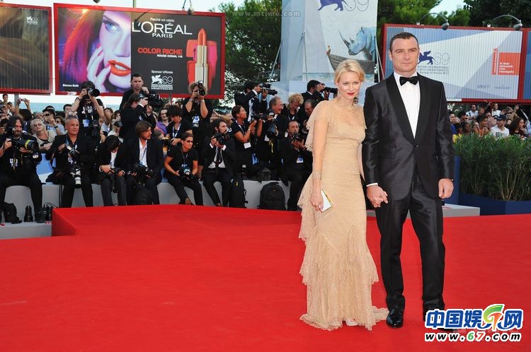 威尼斯电影节红毯秀 女星重口透视华人4型男帅爆全场