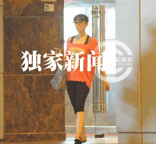 李小冉憔悴似谢娜