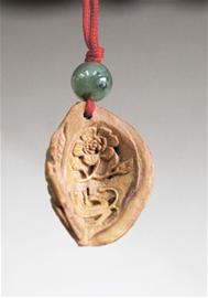 桃核可作画刻刀走龙蛇 桃核可作画刻刀走龙蛇