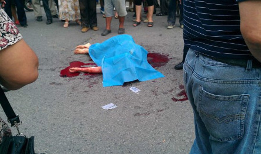 男子当街砍死女友 拖行百余米