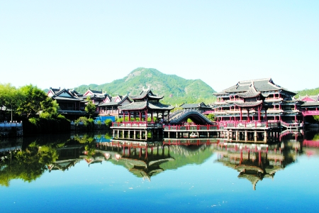 警方《四大名捕2》剧组抓获嫌疑人