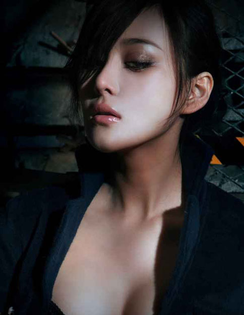 张馨予火辣代言网游 变身暴力护士女特工