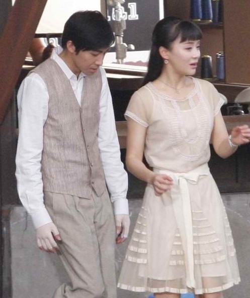 俞灏明穿压力衣现身