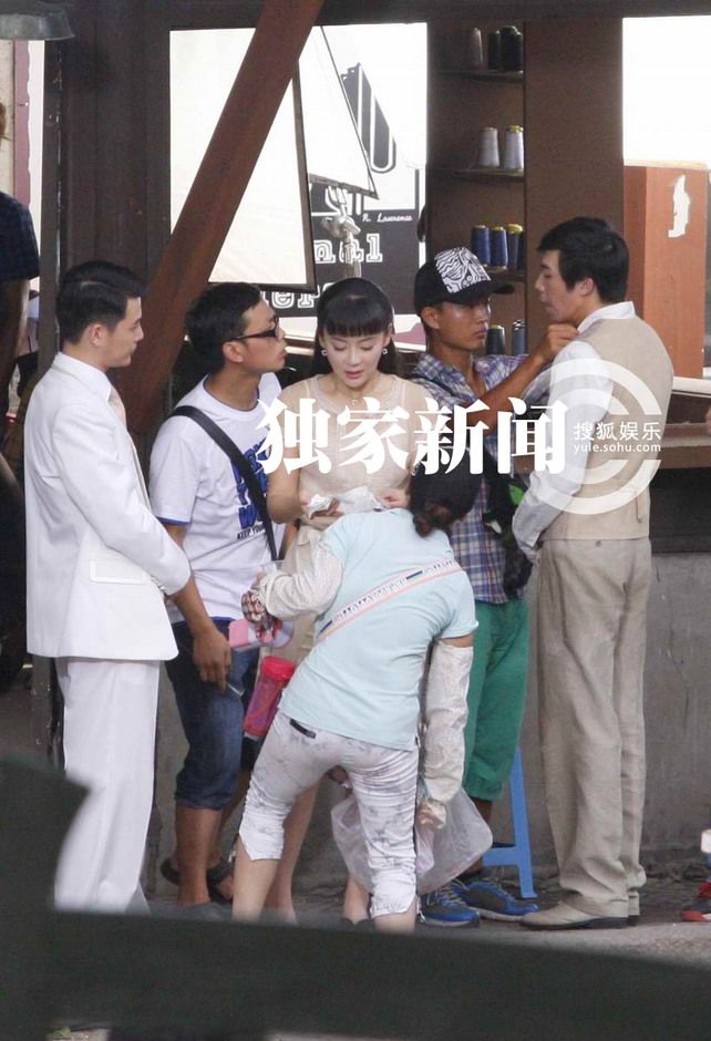 俞灏明穿弹力衣复出拍戏 《春天》片场正面照曝光