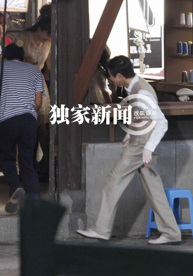 俞灏明穿弹力衣复出拍戏 《春天》片场正面照曝光