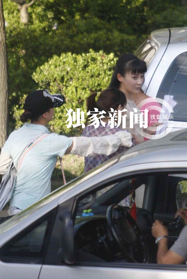 俞灏明穿弹力衣复出拍戏 《春天》片场正面照曝光