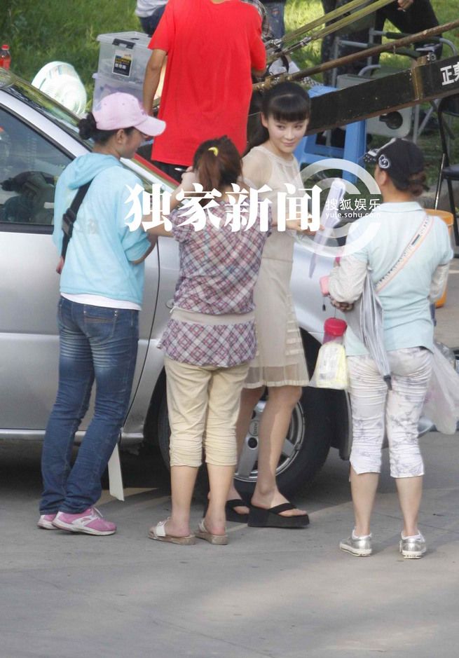 俞灏明穿弹力衣复出拍戏 《春天》片场正面照曝光