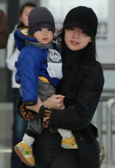 星二代卖萌黄磊女儿星味十足 盘点娱乐圈搞怪精灵