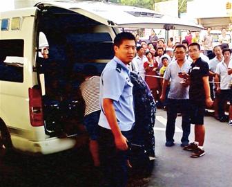 工人沼气中毒警民跳井救人