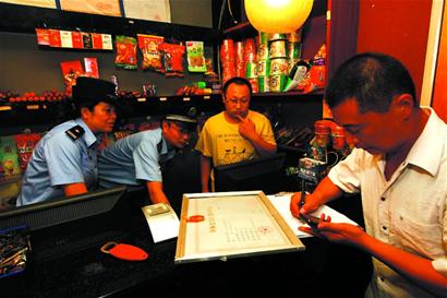 5000义务监督员严把网吧关 5000义务监督员严把网吧关