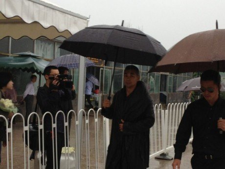 陶伟追悼会赵文卓等送行 前妻吕丽萍未现身