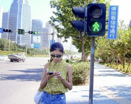 手机不离手易得手机病 幻听颈椎病拇指发炎