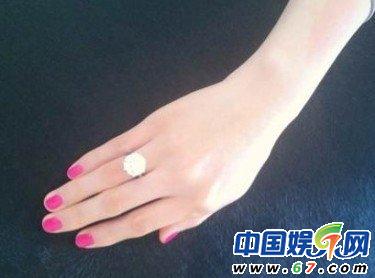 女星奢华钻戒大PK 郭晶晶名店购钻戒独步天下