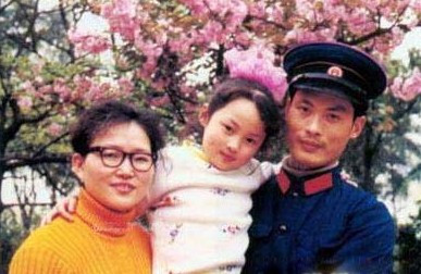 曝明星父亲罕见照