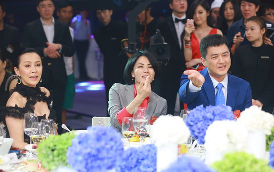 王菲李亚鹏慈善宴秀恩爱 天后再婚后性格大变