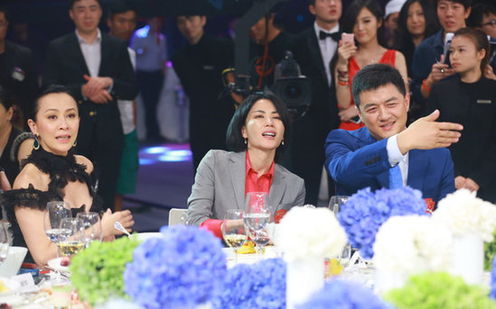 王菲李亚鹏慈善宴秀恩爱 天后再婚后性格大变