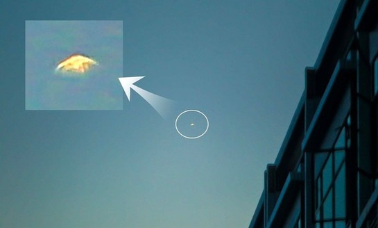 广东佛山惊现碟形UFO 发出耀眼光芒