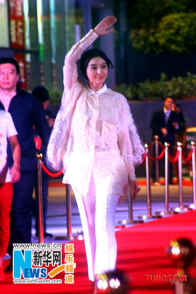 范冰冰10分钟吸金60万 蕾丝薄纱上阵风情万种