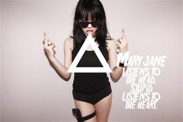 曝《中国好声音》吴莫愁生活照