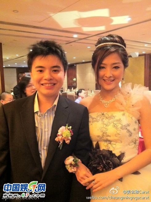 有人爆料指张名雅做过四次整形手术，还提供了一张疑似张名雅的旧照(左图)