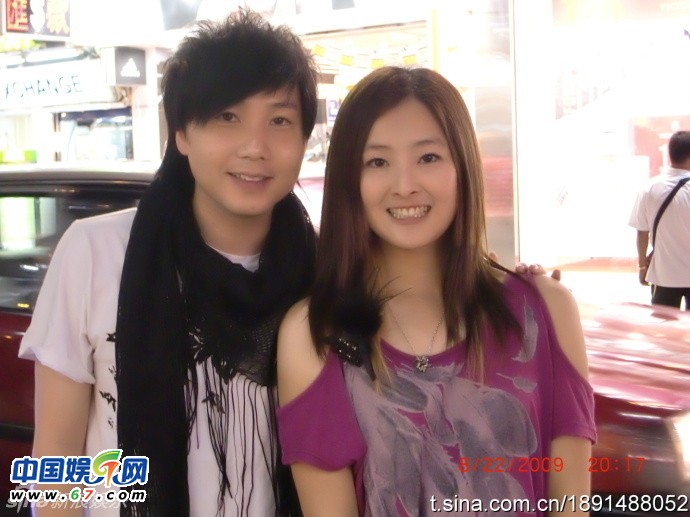 有人爆料指张名雅做过四次整形手术，还提供了一张疑似张名雅的旧照(左图)