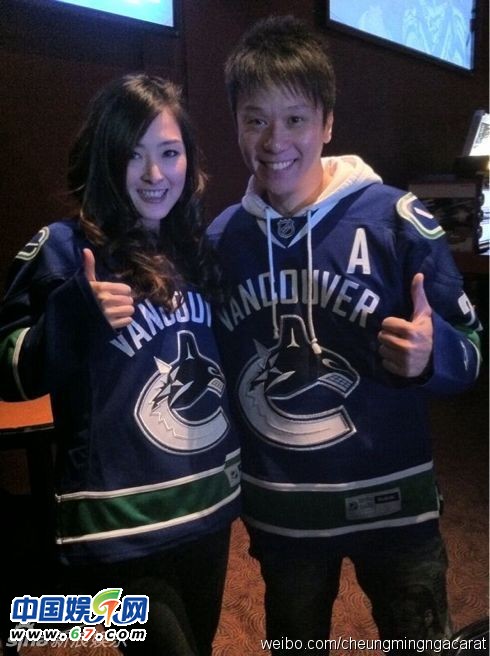 有人爆料指张名雅做过四次整形手术，还提供了一张疑似张名雅的旧照(左图)