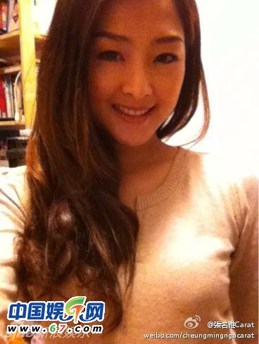 有人爆料指张名雅做过四次整形手术，还提供了一张疑似张名雅的旧照(左图)