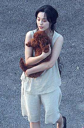 原来女星都爱穿睡衣逛街