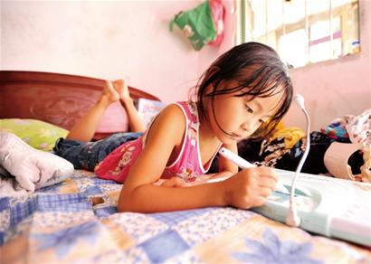 青岛外来娃被3证挡在校门外 城市农村夹缝中生存