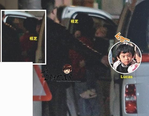 张柏芝与粉丝合影 Lucas显得很不开心