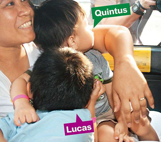 张柏芝与粉丝合影 Lucas显得很不开心