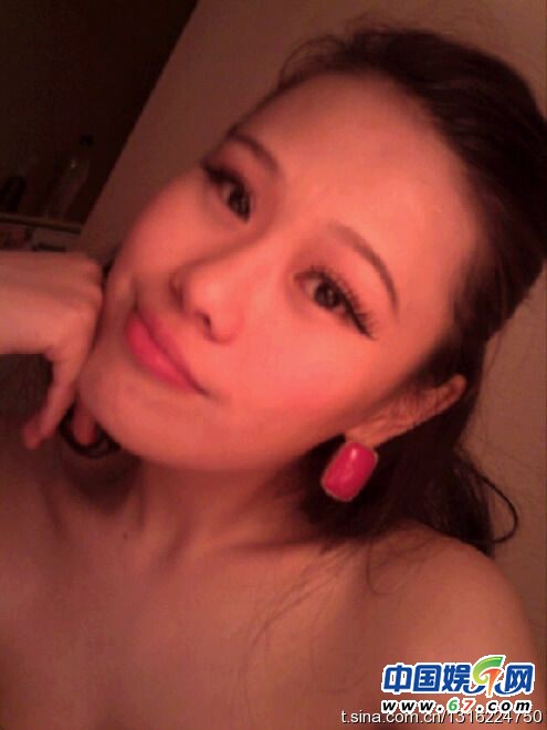 袁娅维12年前签高晓松走红 曝与黑人男友私照